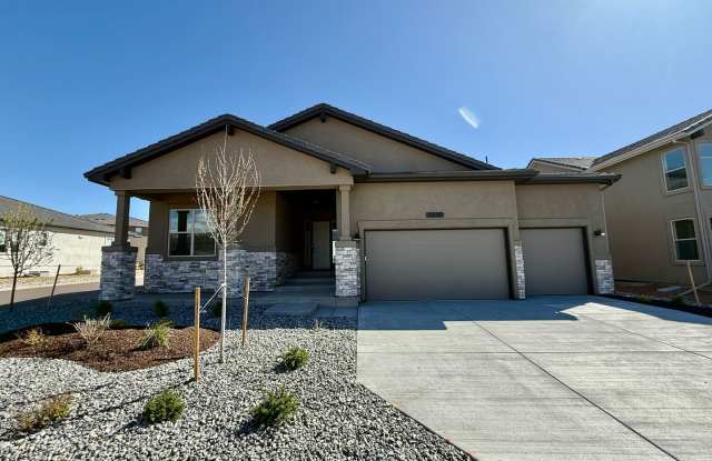 GET 2 WEEKS FREE. Luxury Living in Kissing Camels – move in By October 1St - 3259 Skywatch Heights, Colorado Springs, CO 80904