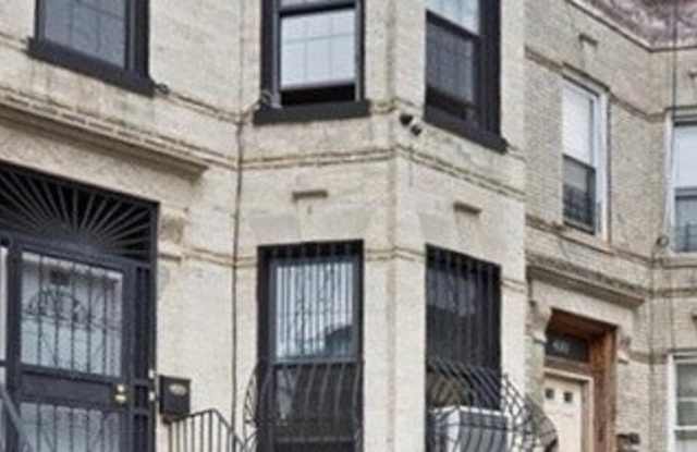 479 Bainbridge Street Gallery 3