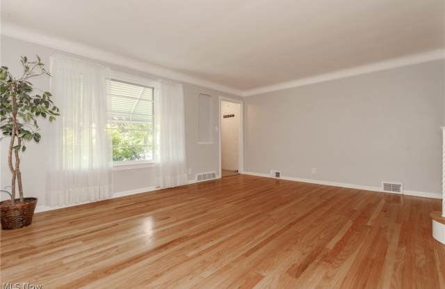 1752 Brainard Road Gallery 4