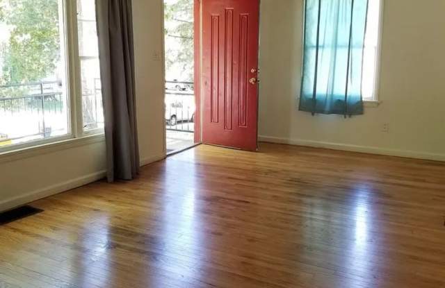 4BR 2BA - Walk to campus!  Available August 1 2027 Gallery 3