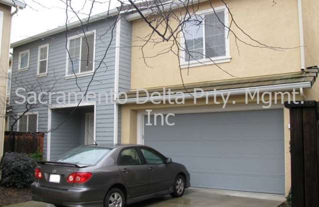 Spacious 3 Bed/2.5 Bath Home in a Great Location Elk Grove 95758 photos photos