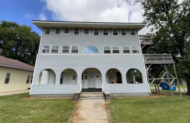 526 E Main St photos photos