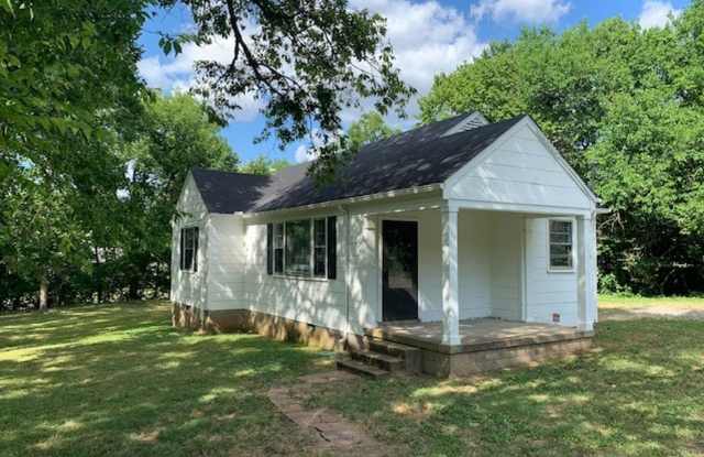 Charming 2 Bedroom Cottage in Green hills - 2036 Overhill Drive, Nashville, TN 37215 Charming 2 Bedroom Cottage in Green hills - 2036 Overhill Drive, Nashville, TN 37215