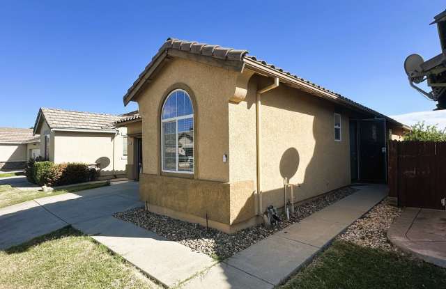 3-Bed Home in Desirable Gated Community with Resort-Style Amenities Gallery 3
