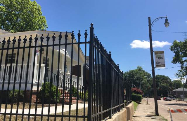 Cottage living in the historic Cooper Young district! Lawn maintenance included!! Pets are allowed, fees apply. Gallery 4