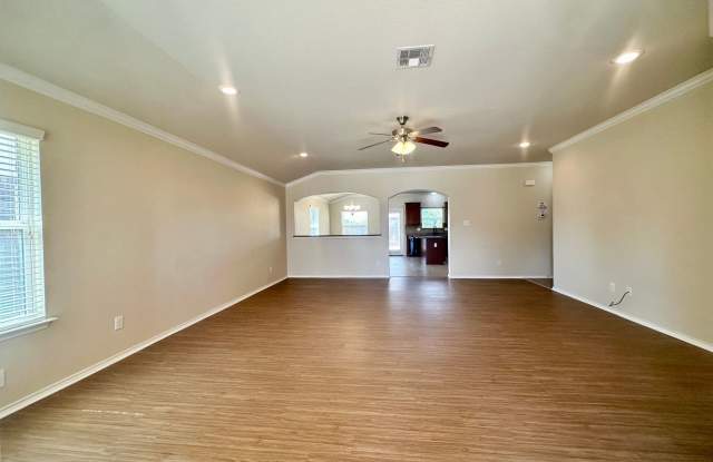 Available Now! 3 Bed, 2 Bath with Bonus Room--Pet Restrictions Gallery 4