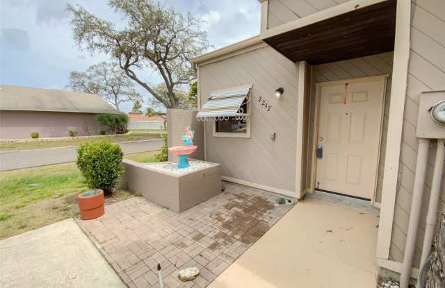 2242 PINEWOOD VILLAS Drive Gallery 2