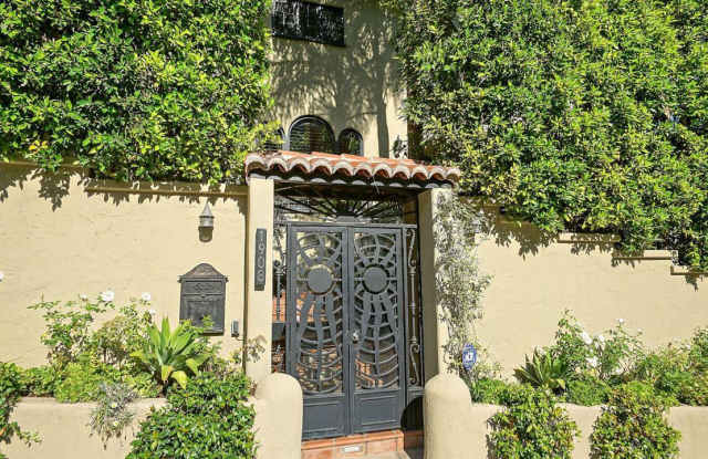 1908 North CURSON Avenue Gallery 2