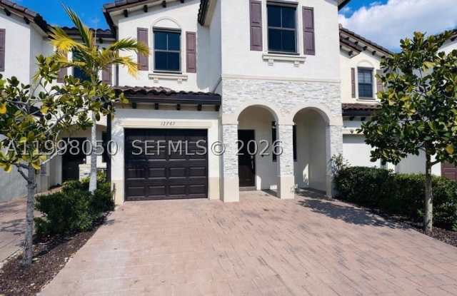 12767 SW 230th Ter Gallery 1
