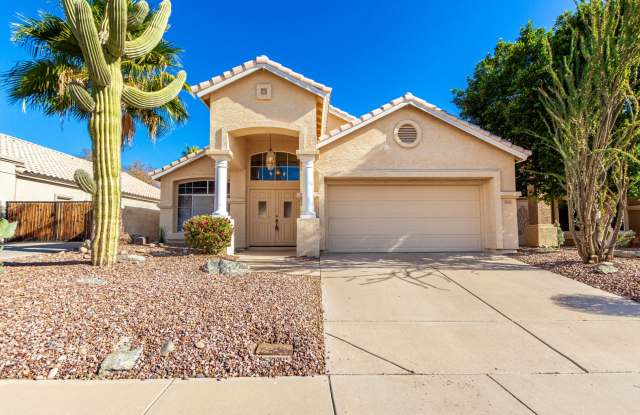 Beautiful 3 bedroom home in Ahwatukee Foothills with sparkling pool! - 16617 South 14th Street, Phoenix, AZ 85048