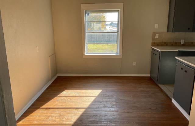 Two bedroom home for rent close to Rose State College Gallery 4