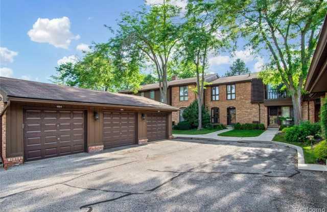 1082 Greenhills Drive photos photos