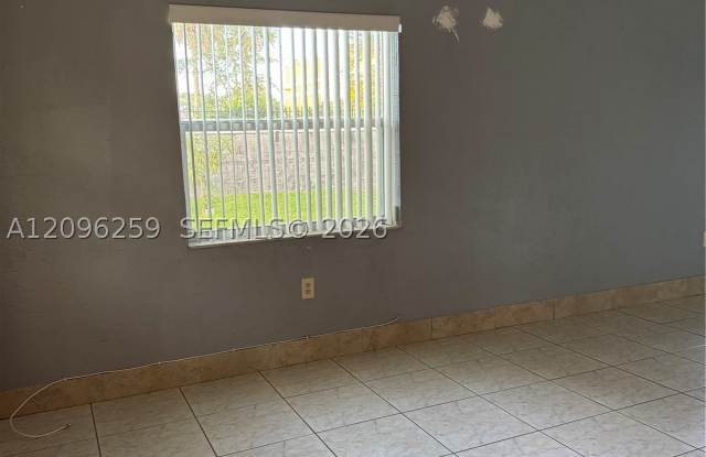 6027 SW 36th Ct Gallery 4