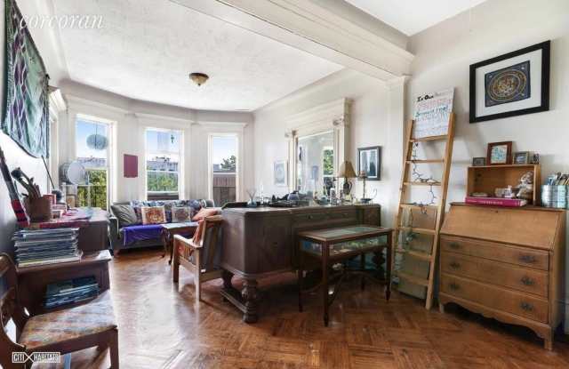 220 Saint James Place Gallery 3