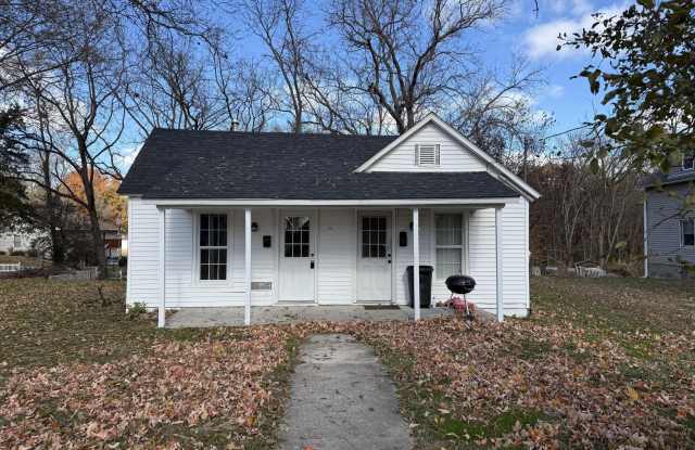 1015 Eastwood St - 1015 East Eastwood Street, Marshall, MO 65340
