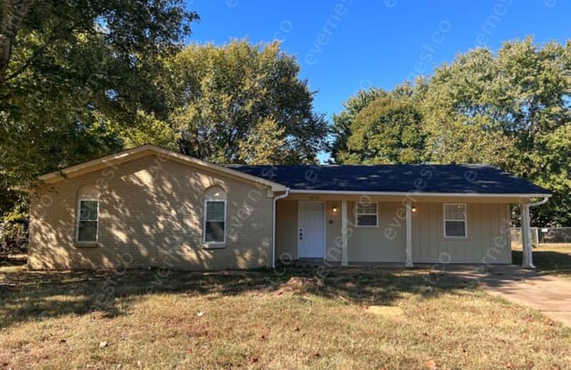 5879 Chickasaw Dr - 5879 Chickasaw Drive, Horn Lake, MS 38637