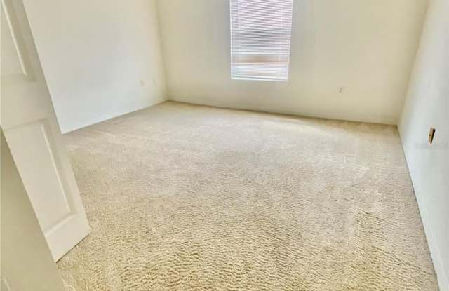5479 VINELAND Road Gallery 3