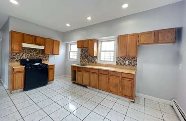 660 Hunterdon Street - 660 Hunterdon Street, Newark, NJ 07108 660 Hunterdon Street - 660 Hunterdon Street, Newark, NJ 07108