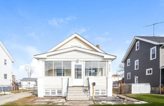 2305 East 33rd Street photos photos