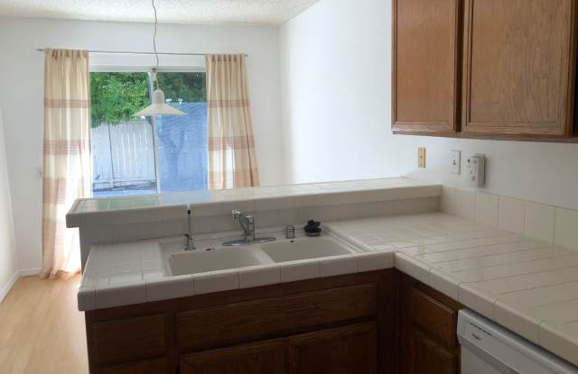 2133 Northshore  Unit B Gallery 4