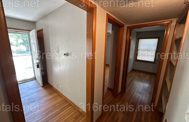$895 - 2 bed 1 bath - Single Family Home Gallery 4