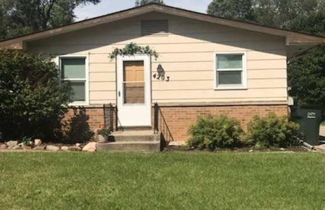 AVAILABLE AUGUST 1st! 4 Bedroom Duplex-4203 Toronto - 4203 Toronto Street, Ames, IA 50014