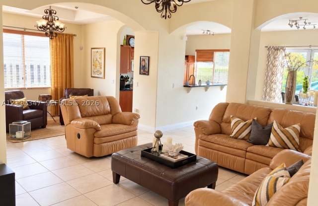 8766 NW 139th Ter Gallery 2