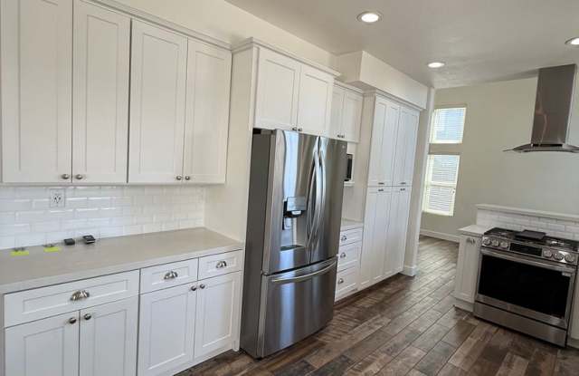 Great Mission Oaks home with pool and entertainers yard Gallery 4