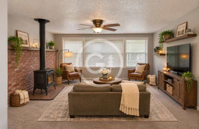 3-Bedroom Home in the Heart of Selah | Garage + Fenced Yard Gallery 1