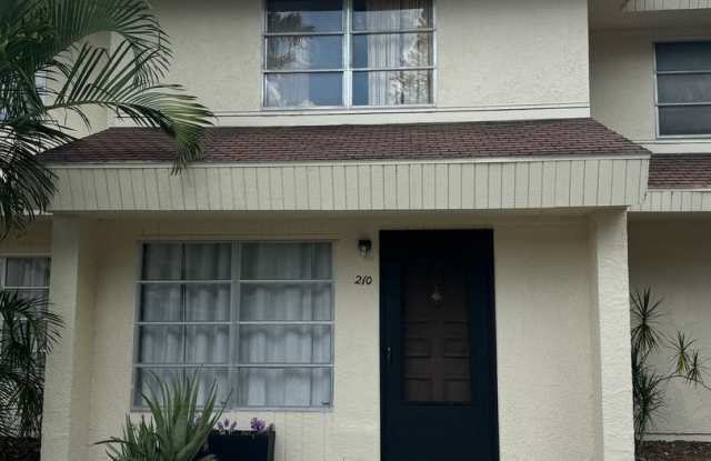 210 Elliot Ave. #135 - 210 Elliot Avenue, Sarasota, FL 34232