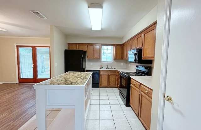 Prime 3 Bed, 2.5 Bath with Fireplace & Fenced Patio! photos photos