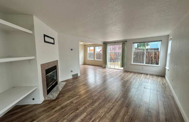 Single Family in Westminster for Rent Gallery 3