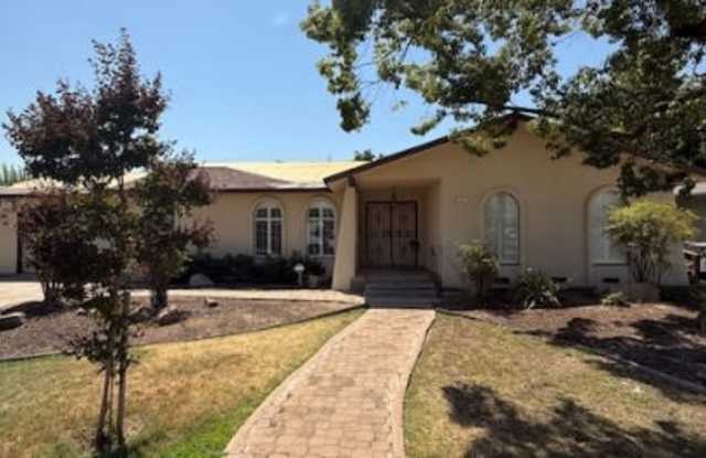91 O Street - 91 O Street, Sanger, CA 93657