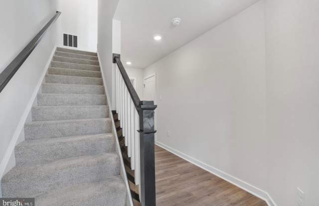 16525 GREEN GLADE Drive Gallery 3