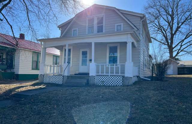 3 bedroom 1.5 bathroom - 2728 Chestnut Street, Quincy, IL 62301 3 bedroom 1.5 bathroom - 2728 Chestnut Street, Quincy, IL 62301