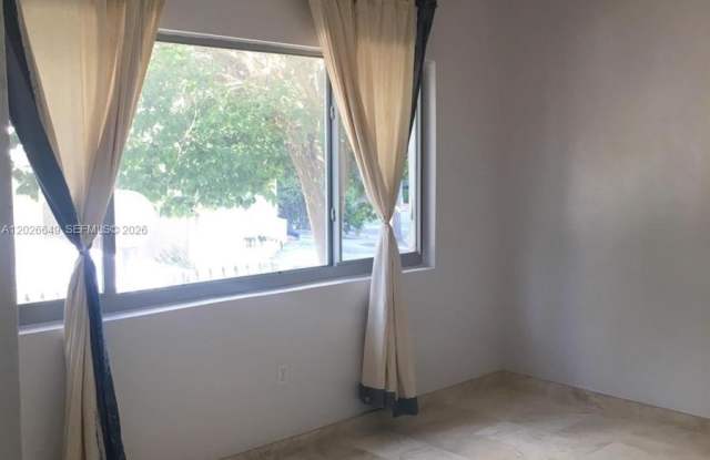1840 James Ave photos photos