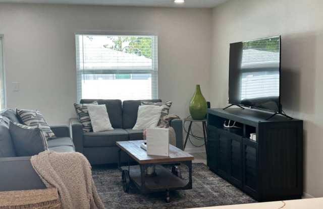 1403 Stonehaven Way - 1403 Stonehaven Way, Tarpon Springs, FL 34689