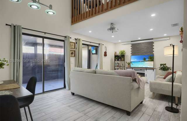 6538 NW 170th Ter Gallery 4