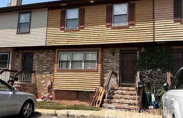 304 merrywood Drive - 304 Merrywood Drive, Middlesex County, NJ 08817