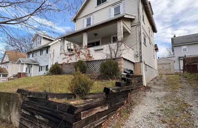 Large three bedroom one bathroom home for rent photos photos