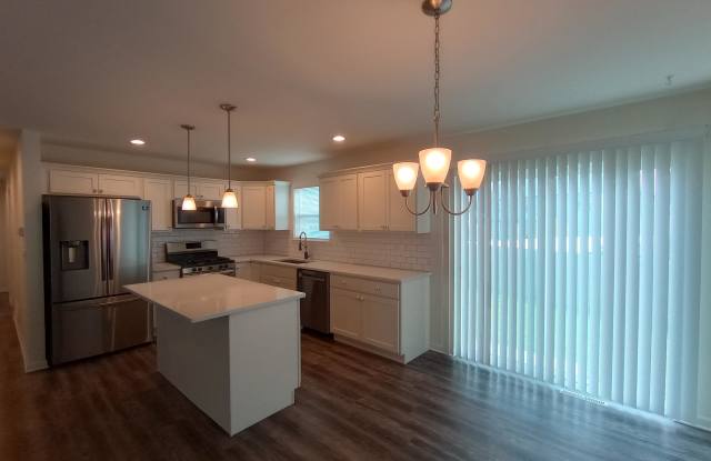 1429 East Pinecrest Lane - 1429 East Pinecrest Lane, Elkhorn, WI 53121