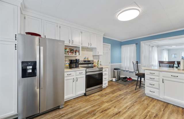 429 Cartier Street - 429 Cartier Street, Manchester, NH 03102