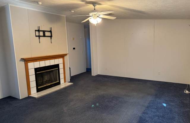Double Wide Nestled on 5 Acres in Crawfordville Gallery 3