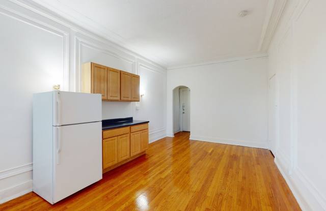 5120 S. Hyde Park Boulevard Gallery 2