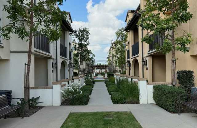 GORGEOUS 3 BEDROOM 3 BATH TOWNHOME Gallery 3