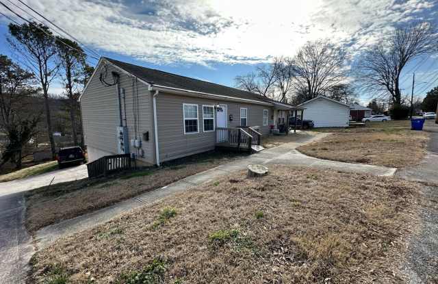 Freshly Updated 4 Bedroom Lower-Level Unit in Oak Ridge – Spacious  Move-In Ready photos photos