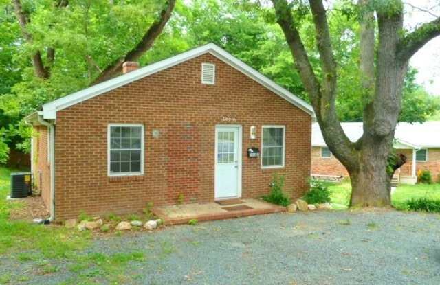 Nice 3br house w/ parking, central AC - walking distance to UNC! Gallery 1
