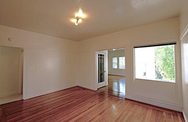 VERY LARGE 1 BEDROOM APARTMENT (HAS BEEN USED AS A 2 BEDROOM) photos photos