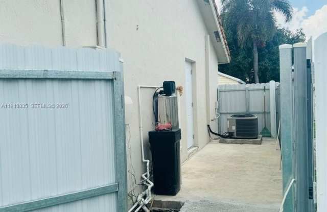 12601 SW 223rd St photos photos