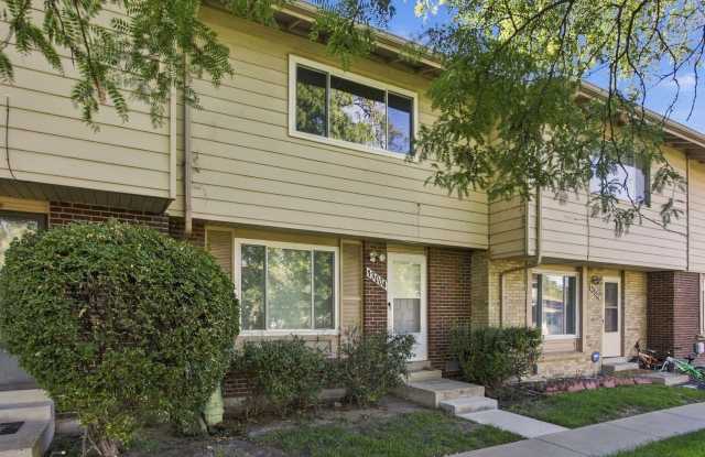 Fresh interior!! Beautiful townhome! 6 month lease only! Gallery 1